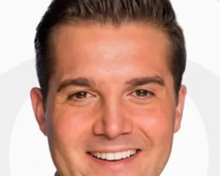Headshot of John Dias, a CBS New York Reporter