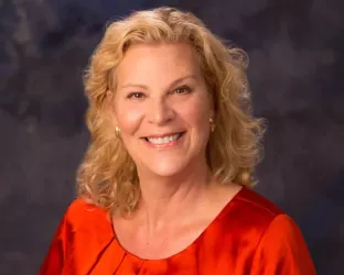 Ali Sachs Headshot
