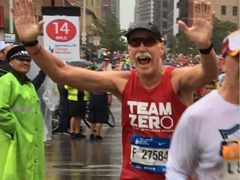Carl Running at the Chicago Marathon for Team ZERO