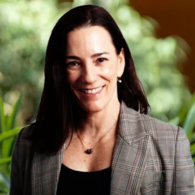 Headshot of Tina Rosenbaum