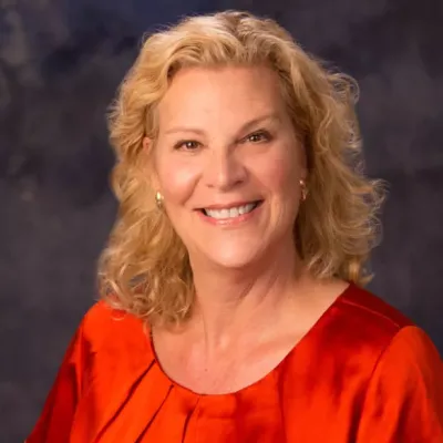 Ali Sachs Headshot