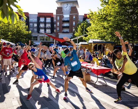 Group of people exercising at 2022 ZERO RunWalk