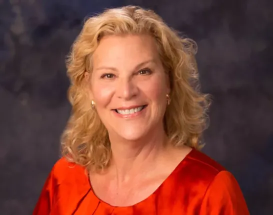 Ali Sachs Headshot