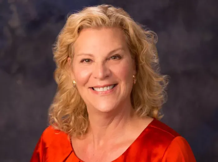 Ali Sachs Headshot
