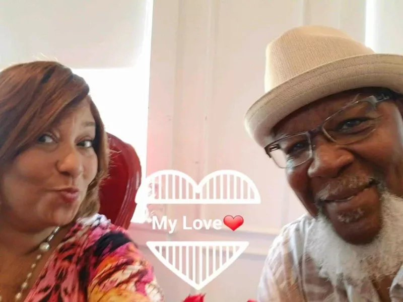 Elyssa and husband share a selfie on valentines day
