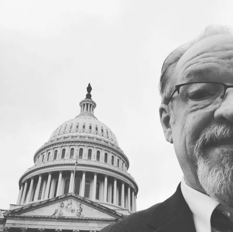Mike Nuttall selfie in front of the US Capitol building