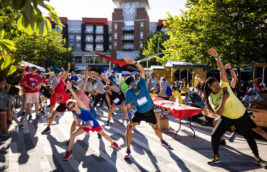 Group of people exercising at 2022 ZERO RunWalk