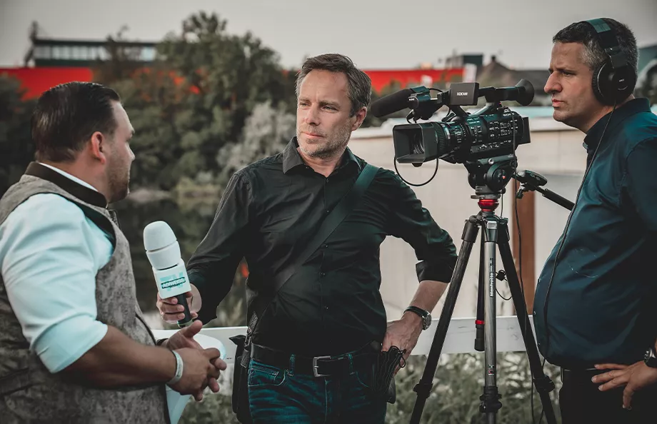 Three field journalists talking