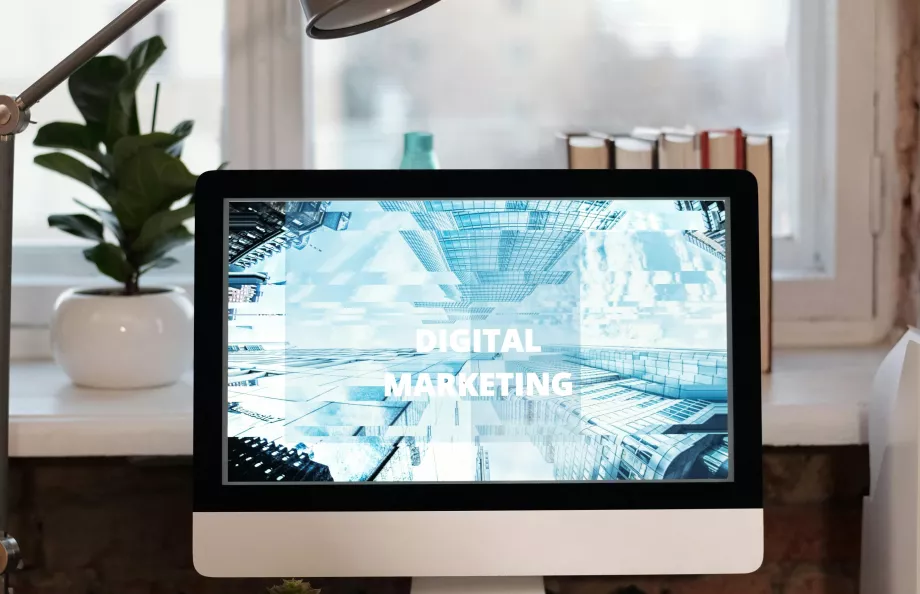 computer that says digital marketing